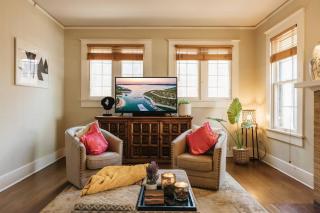 Cozy and Warm Winter Stay at UT Historic Victorian Gem - 0