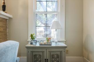 Cozy and Warm Winter Stay at UT Historic Victorian Gem - 6