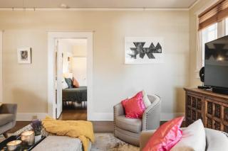 Cozy and Warm Winter Stay at UT Historic Victorian Gem - 4