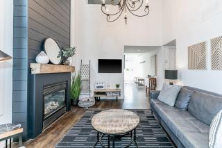 Hip Hideaway - Family Fun Walk to the Village - 3