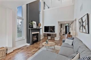 Clearview Chalet - Modern 3BR Walk to Village - 3