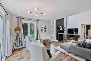 Clearview Chalet - Modern 3BR Walk to Village - 2