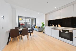 Central 2 Bedroom Condo Haymarket - 2