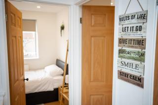 Spacious 5 Bed Family Home with Parking and Fast WiFi Leicester - 9