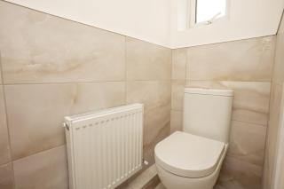 Spacious 5 Bed Family Home with Parking and Fast WiFi Leicester - 6