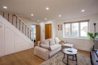 Spacious 5 Bed Family Home with Parking and Fast WiFi Leicester - 2