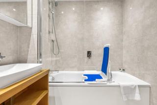 MySquare Two Bedroom Apartments in Limehouse - 1