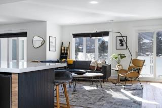 View to Blue - Walk to the Village Mountain Views - 9