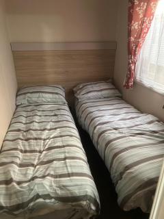 Seawick, 4 Bed, 10 Berth Caravan With Central Lounge 27344SW - 3