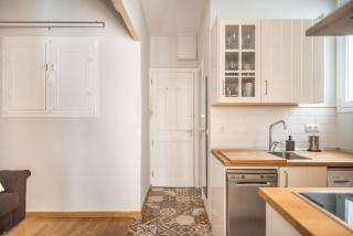 Beautiful and bright- 1Bd 1Bth- Center - 1