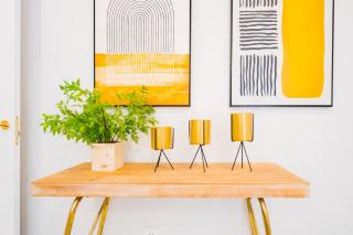 Wide bright- 2Bd 2Bth- Cathedral - 2