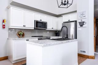 Snowy Mountain Summit & Sol - Shuttle - Patio - 7