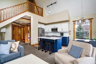 The Woodlands Haus - Shuttle to the Village - 1