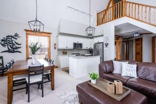 Snowy Mountain Summit & Sol - Shuttle - Patio - 2