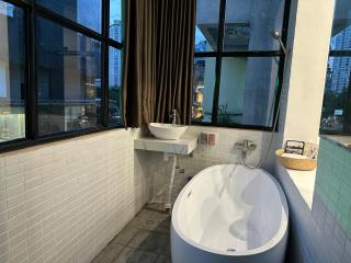 Bathhub Amoureux Chùa Hà - 9