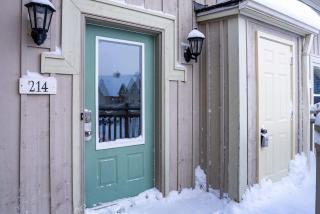 Snowy Mountain Summit & Sol - Shuttle - Patio - 2