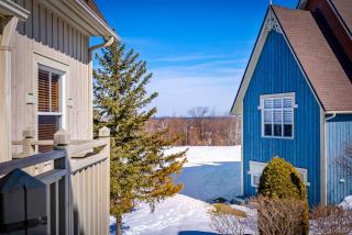 Snowy Mountain Summit & Sol - Shuttle - Patio - 1