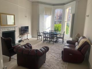 Lovely Clifton Ground Flat Two-Bed with Parking Permit x1 - 3