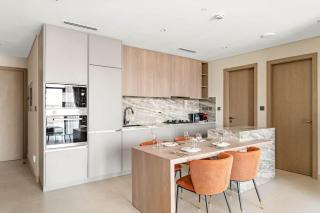 Luxurious Stay in JVC with Rooftop Pool & Gym - 3