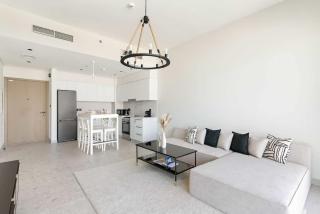 Elegant One-Bedroom in Dubai Hills for 4 persons - 8