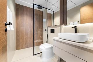 Luxurious 1 Bedroom Retreat with pool gym and game - 5