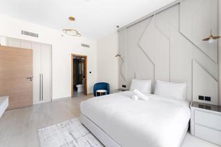 Luxurious 1 Bedroom Retreat with pool gym and game - 2