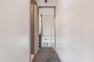 3BR Hull Contractor Stay - Parking Sleeps 9 - 4