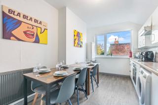 3BR Hull Contractor Stay - Parking Sleeps 9 - 7