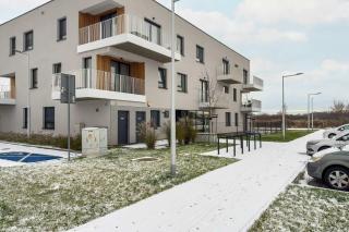 Beige Apartment in Wrocław with Parking and Balcony by Noclegi Renters - 6