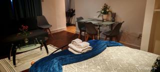 London W2 Studio apartment for three - 8