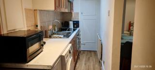 London W2 Studio apartment for three - 2