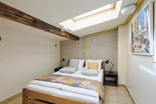 Urban Nest - Double Room in the Attic - 0