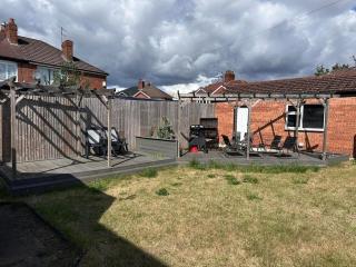 Large 5BR Manchester Stay Jacuzzi Bath Parking - 6