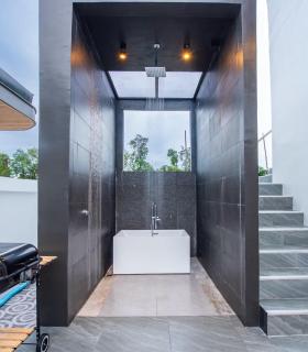 La Seal Pool Villa - 3