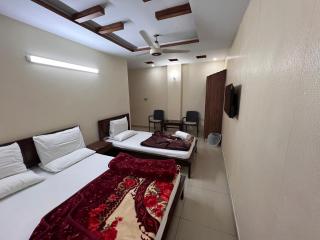 The Mall Luxury Guest House - 5