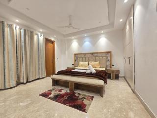 Homlee-Vasant Kunj-4BHK-Luxurious-20 Min Airport - 4