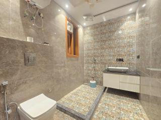 Homlee-Vasant Kunj-4BHK-Luxurious-20 Min Airport - 2