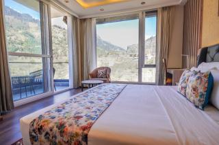 Carom Hotel Manali - 4