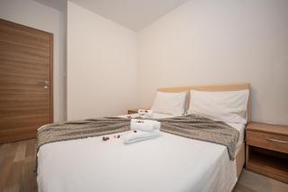 Lucetta Pool Apartments - 4