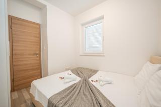 Lucetta Pool Apartments - 2