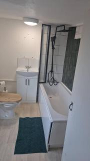 Bright Budget Rooms Above a Friendly Pub - 3