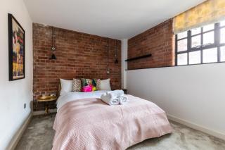 The Tower - Magnificent Central Loft with Parking - 9