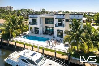 VillaBella Ultra LUXE 100ft Waterfront Villa 5Min2Beach - 0