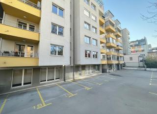 Modern Central Apartment - Free Private Parking - 6