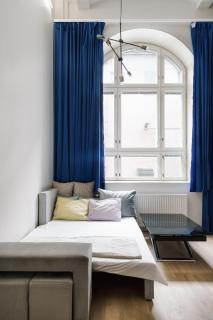 Double Sofa Bed in a Stunningly Tall Shared Studio - 0