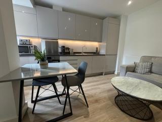 Business-Ready Studio Free Parking - NEC & Airport - 9