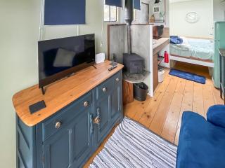 Tilley's Glamping - The Carriage Lorry - 8