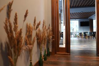 Hotel - Jodi Lare - 9