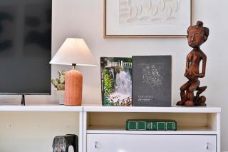 Modern Central Apartment - Free Private Parking - 2