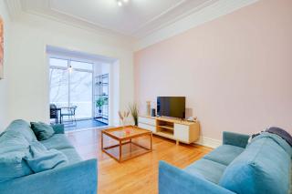 Family Comfort in Principe Real AC and Parking - 9